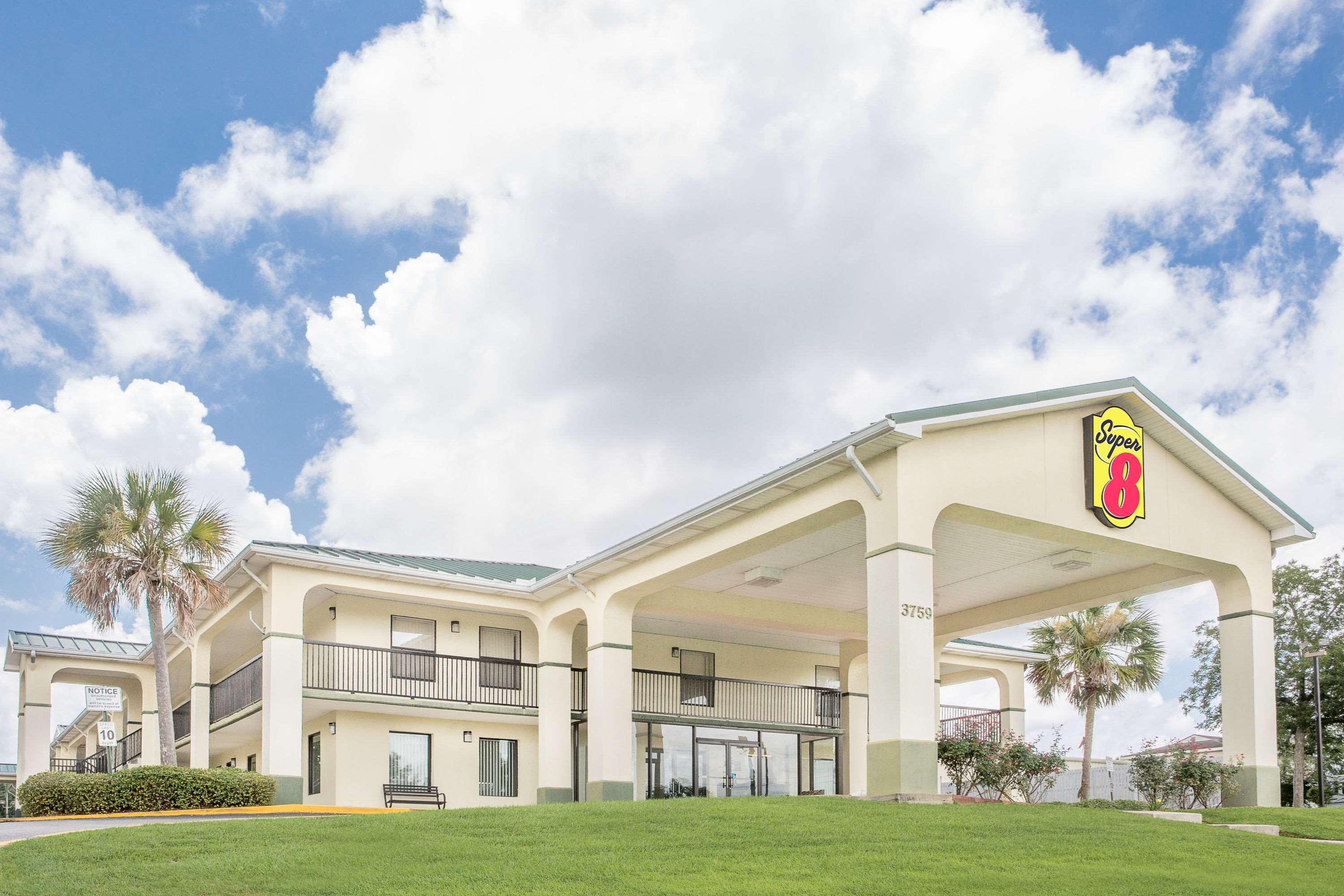 Super 8 By Wyndham Mobile Hotel Exterior photo